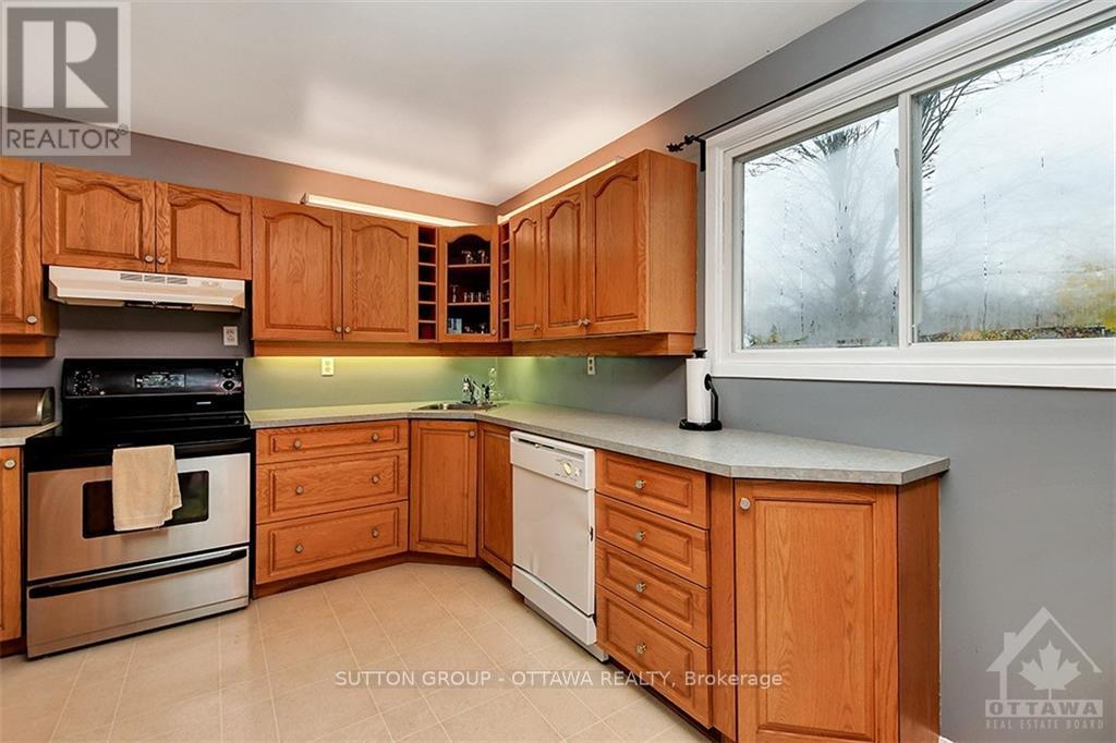 Photo 5 of 20 Dundegan Drive, Ottawa ON