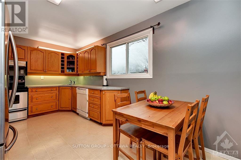 Photo 15 of 20 Dundegan Drive, Ottawa ON