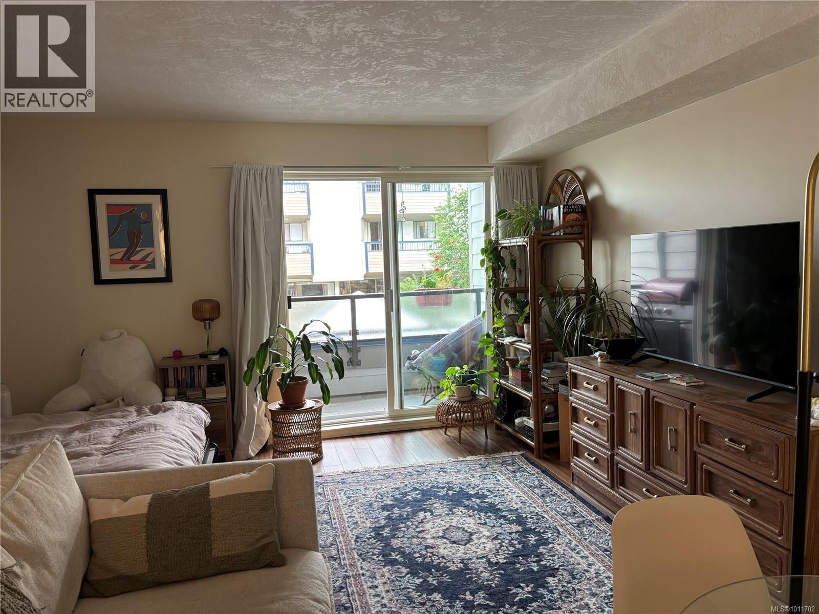 217 827 North Park Street, Victoria