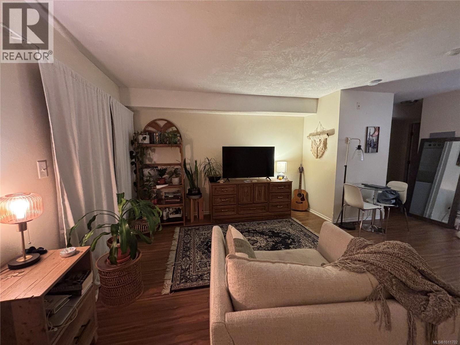 217 827 North Park Street, Victoria