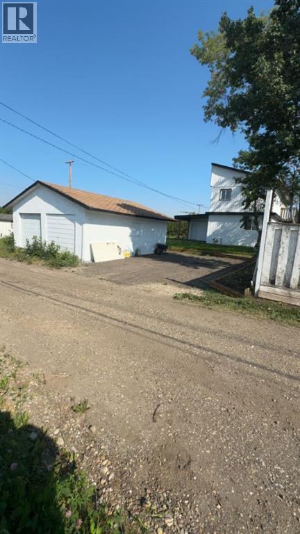 Photo 4 of 9513 108 Avenue, Grande Prairie AB