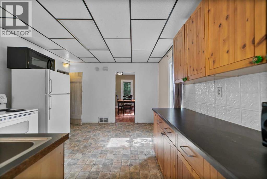 Photo 10 of 4928 51 Street, Hardisty AB