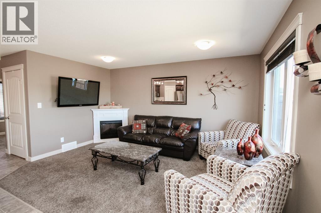Photo 2 of 6 Almond Crescent, Blackfalds AB