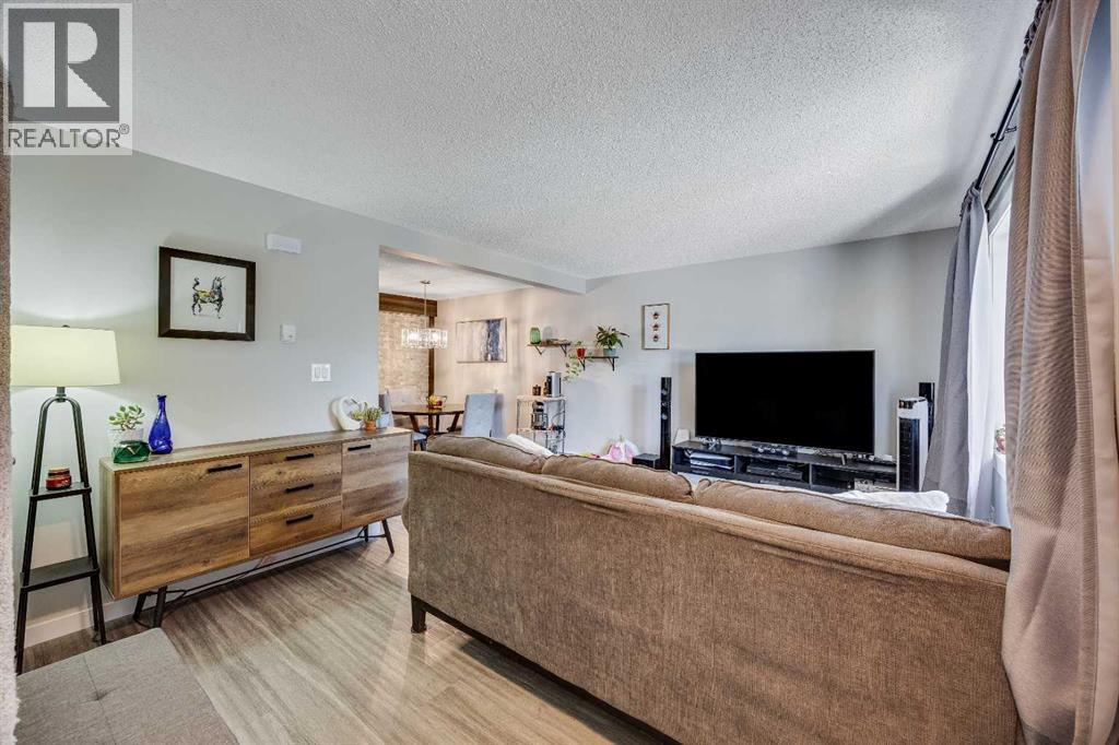 Single Family House for Sale in    Street SW Glenbrook Calgary 
