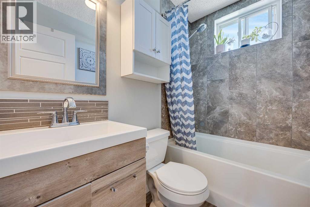 Single Family House for Sale in    Street SW Glenbrook Calgary 