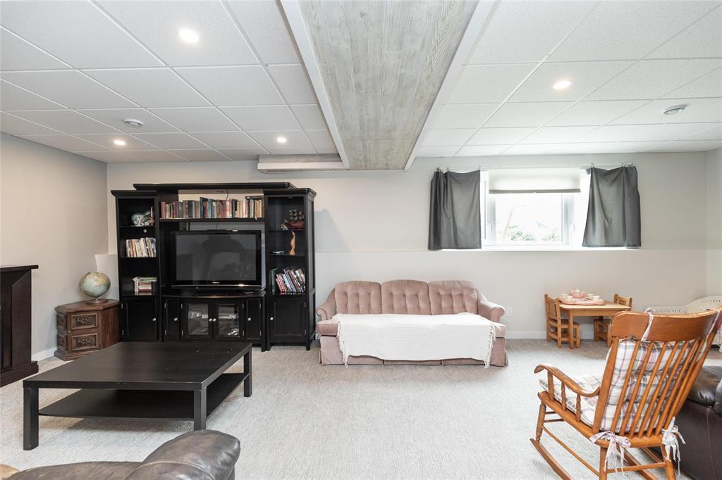Photo 24 of 54 Parkhill Crescent, Steinbach MB