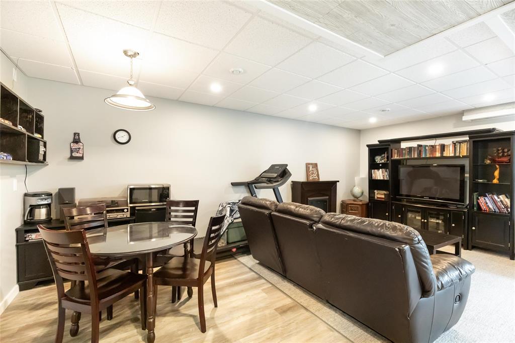 Photo 22 of 54 Parkhill Crescent, Steinbach MB