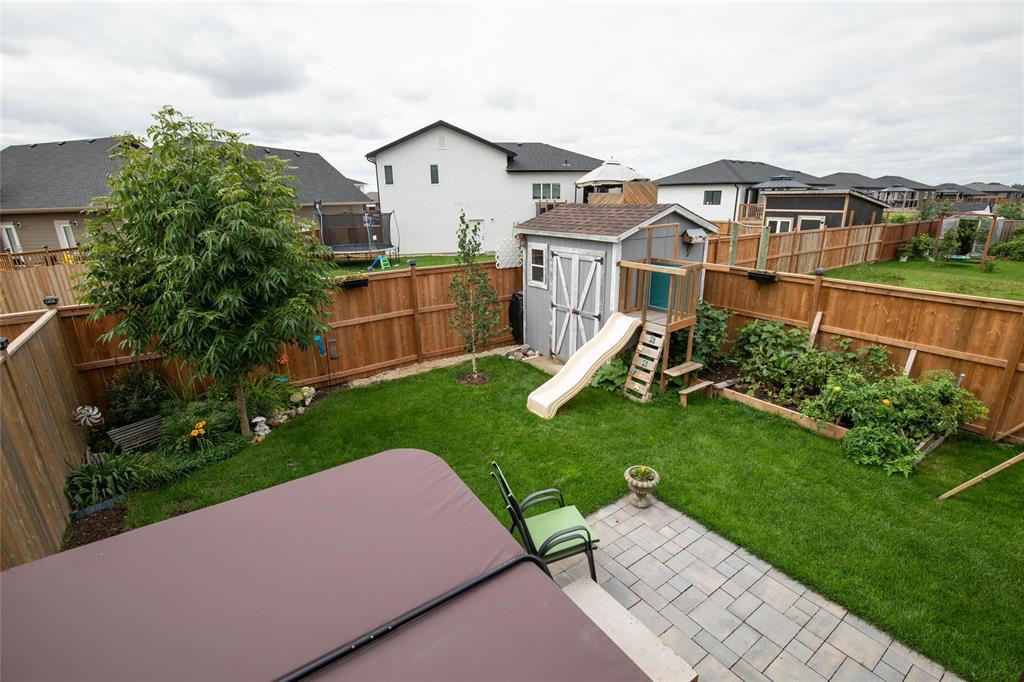 Photo 32 of 54 Parkhill Crescent, Steinbach MB