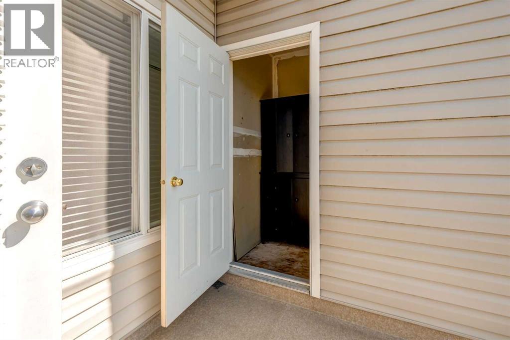 Single Family House for Sale in   Rocky Vista Park NW Rocky Ridge Calgary 