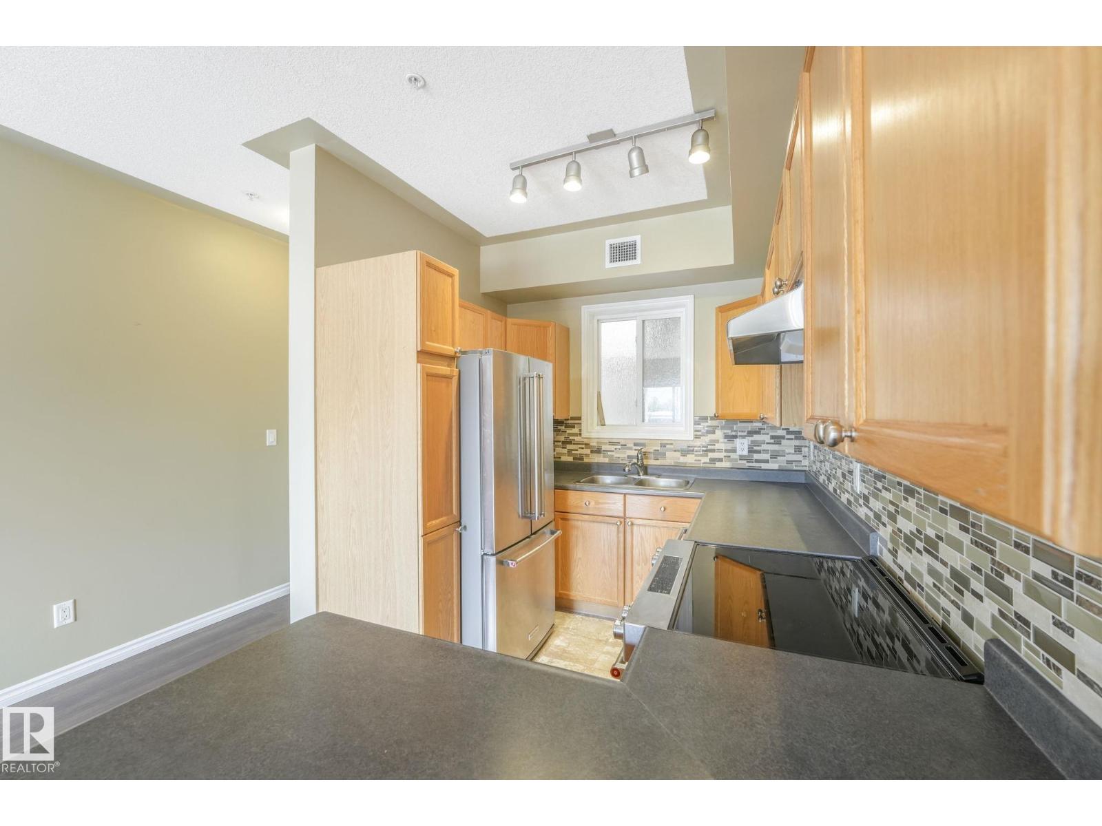 Photo 9 of 310 10606 102 Av Nw, Edmonton AB