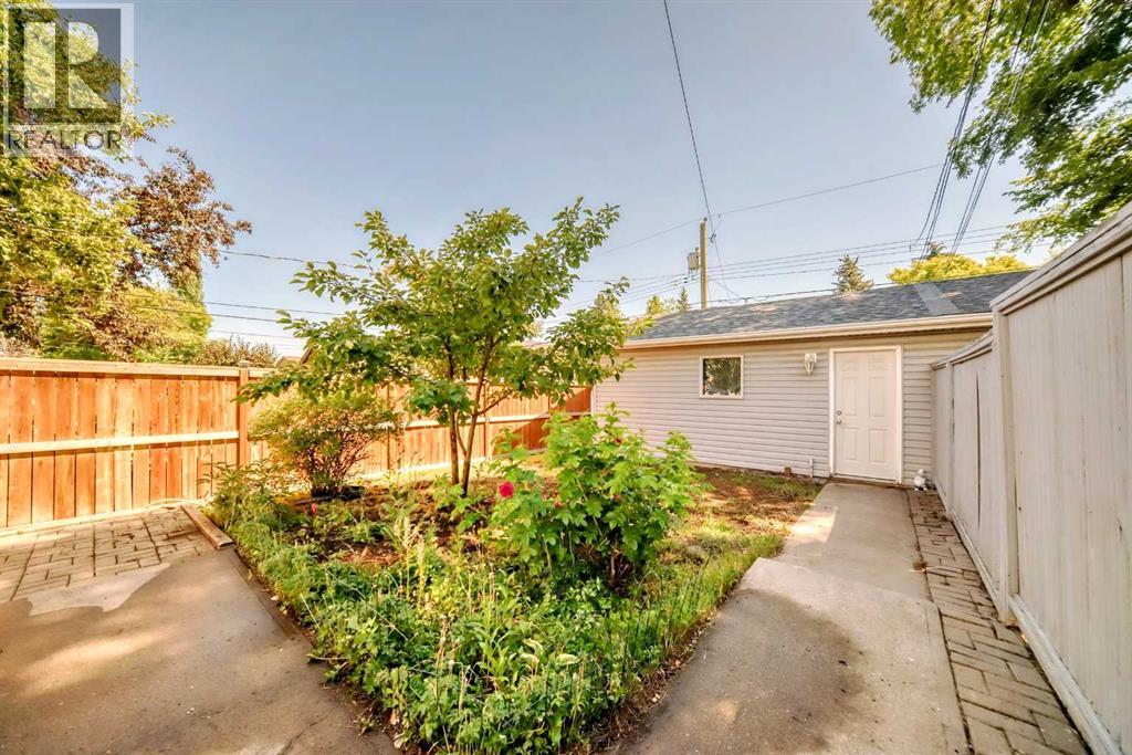 Single Family House for Sale in   Avenue NW West Hillhurst Calgary 