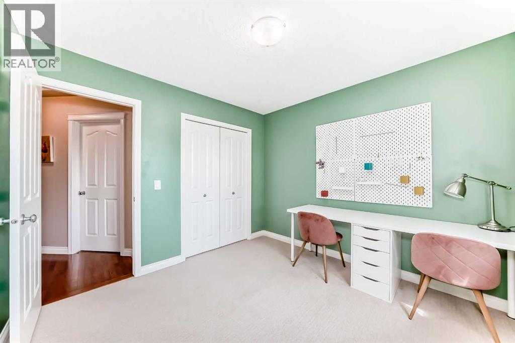 Single Family House for Sale in   Avenue NW West Hillhurst Calgary 
