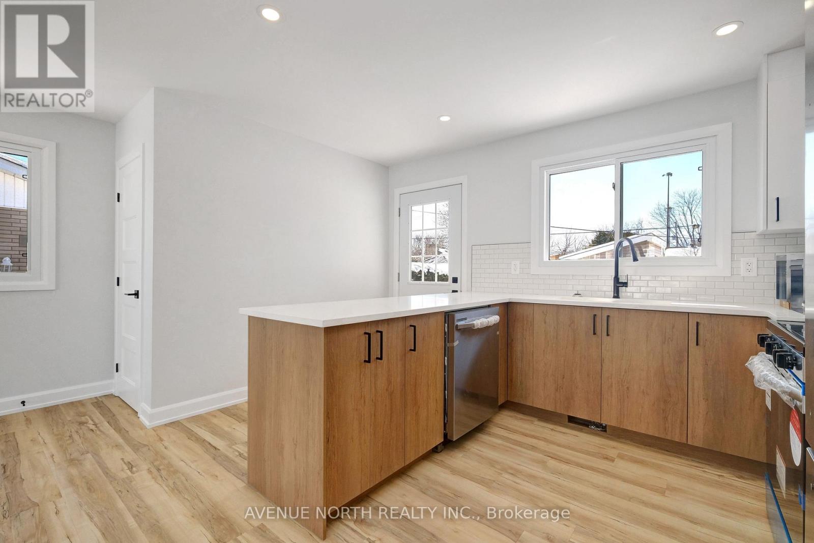 Photo 9 of 882 Balsam Drive, Ottawa ON