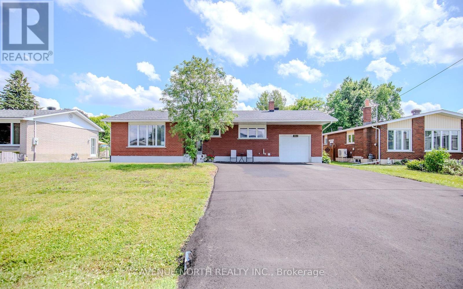 Photo 18 of 882 Balsam Drive, Ottawa ON