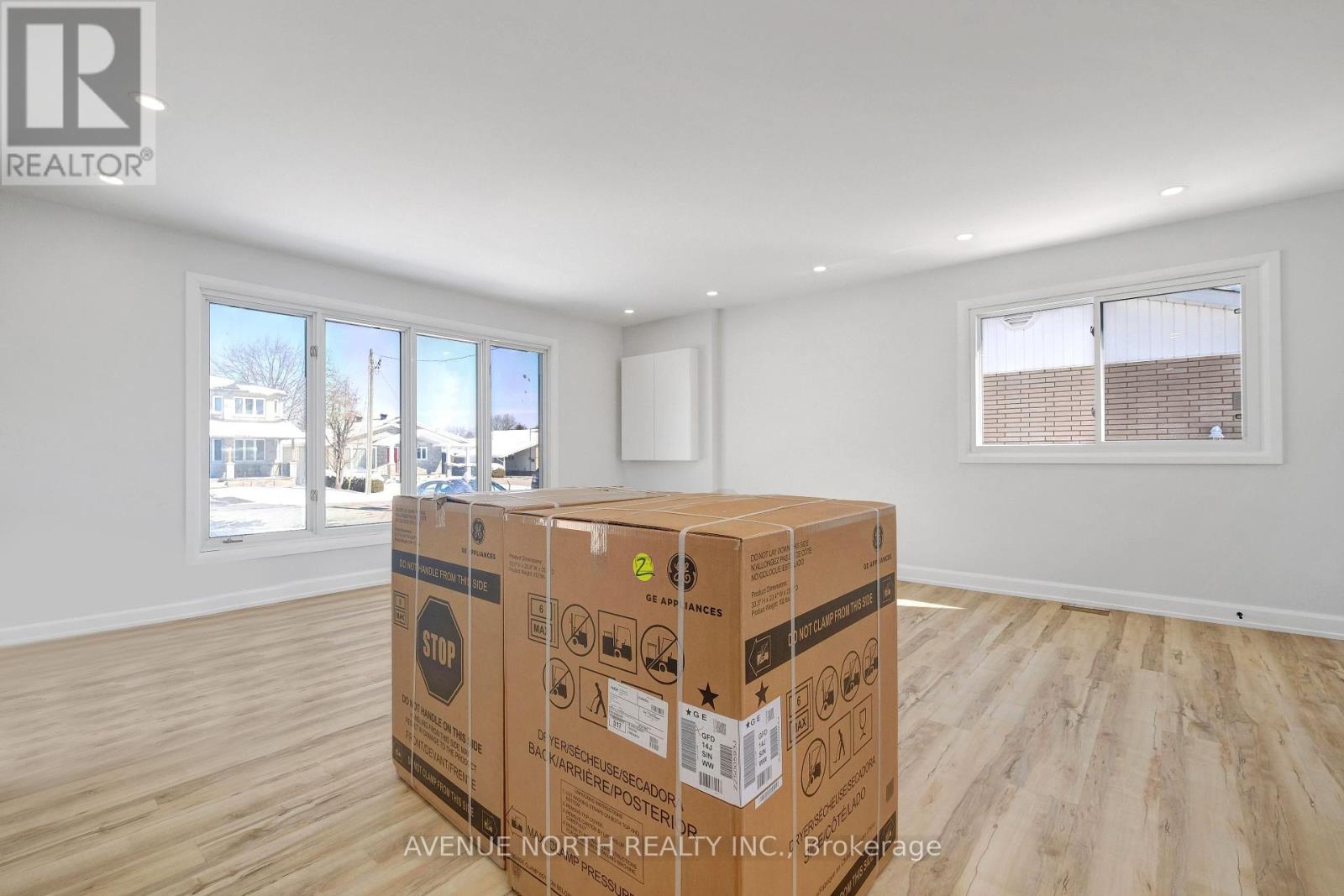 Photo 12 of 882 Balsam Drive, Ottawa ON