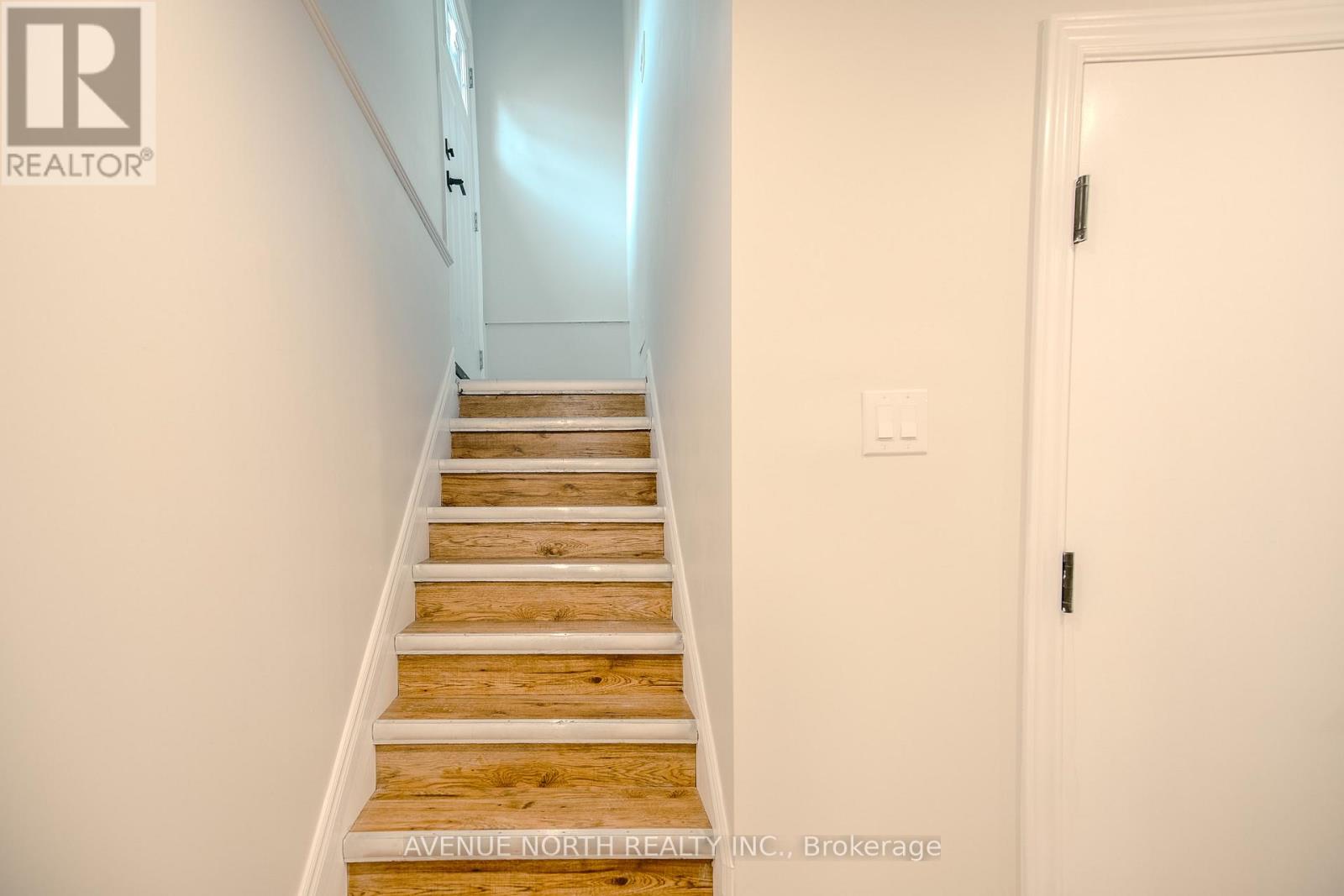 Photo 4 of 882 Balsam Drive, Ottawa ON