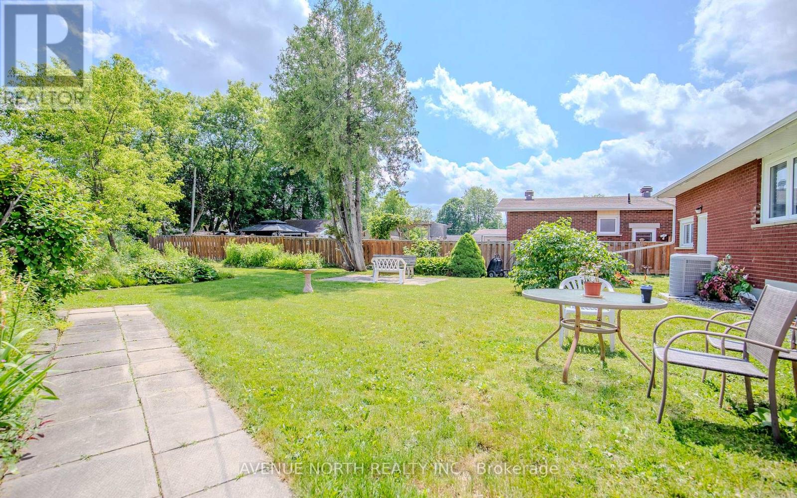 Photo 25 of 882 Balsam Drive, Ottawa ON