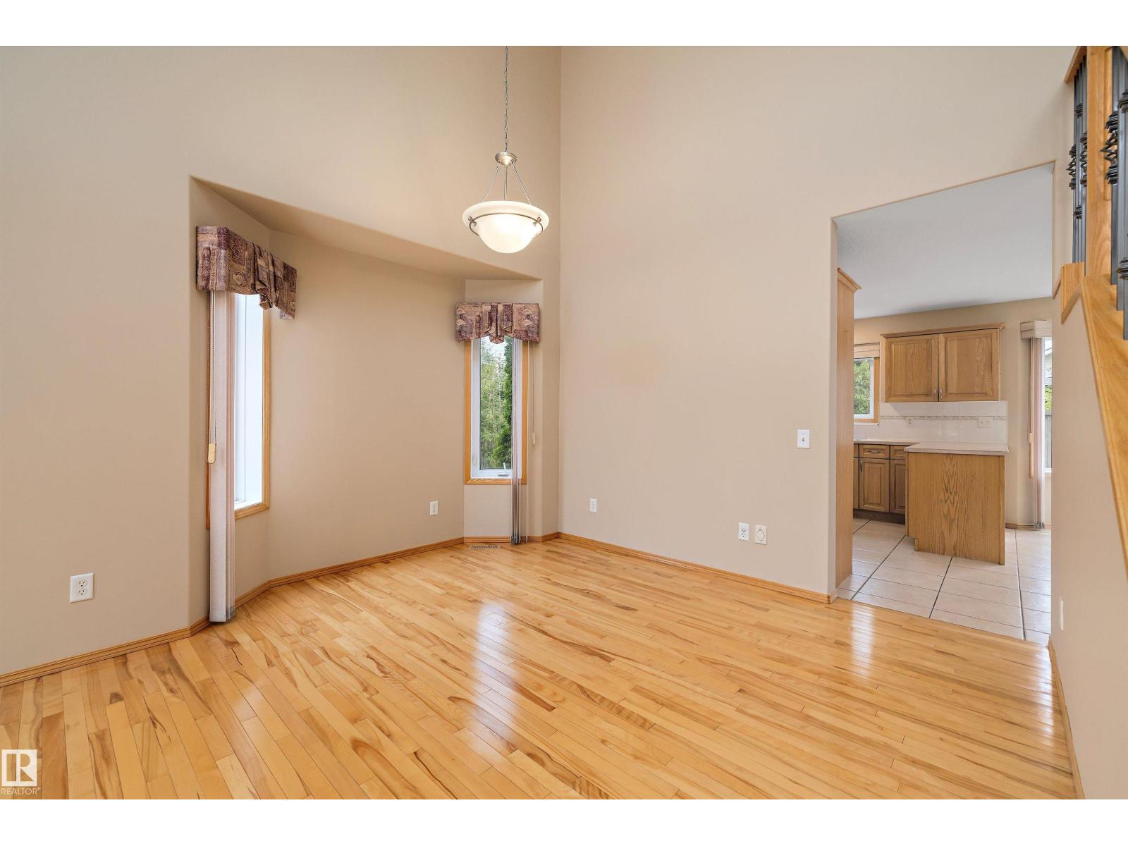Photo 10 of 16227 84 St Nw, Edmonton AB
