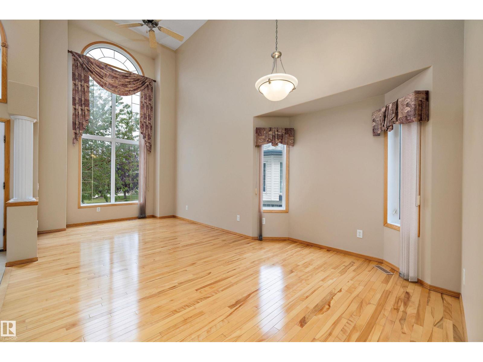Photo 12 of 16227 84 St Nw, Edmonton AB