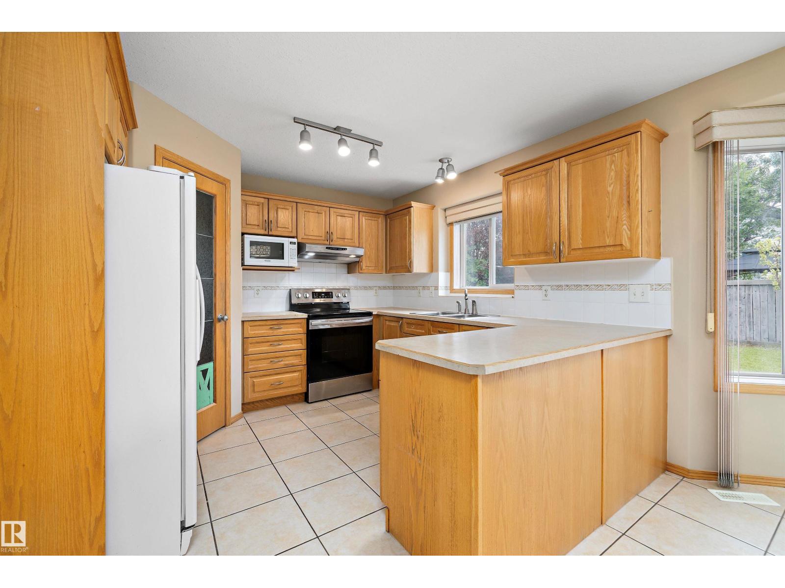 Photo 20 of 16227 84 St Nw, Edmonton AB