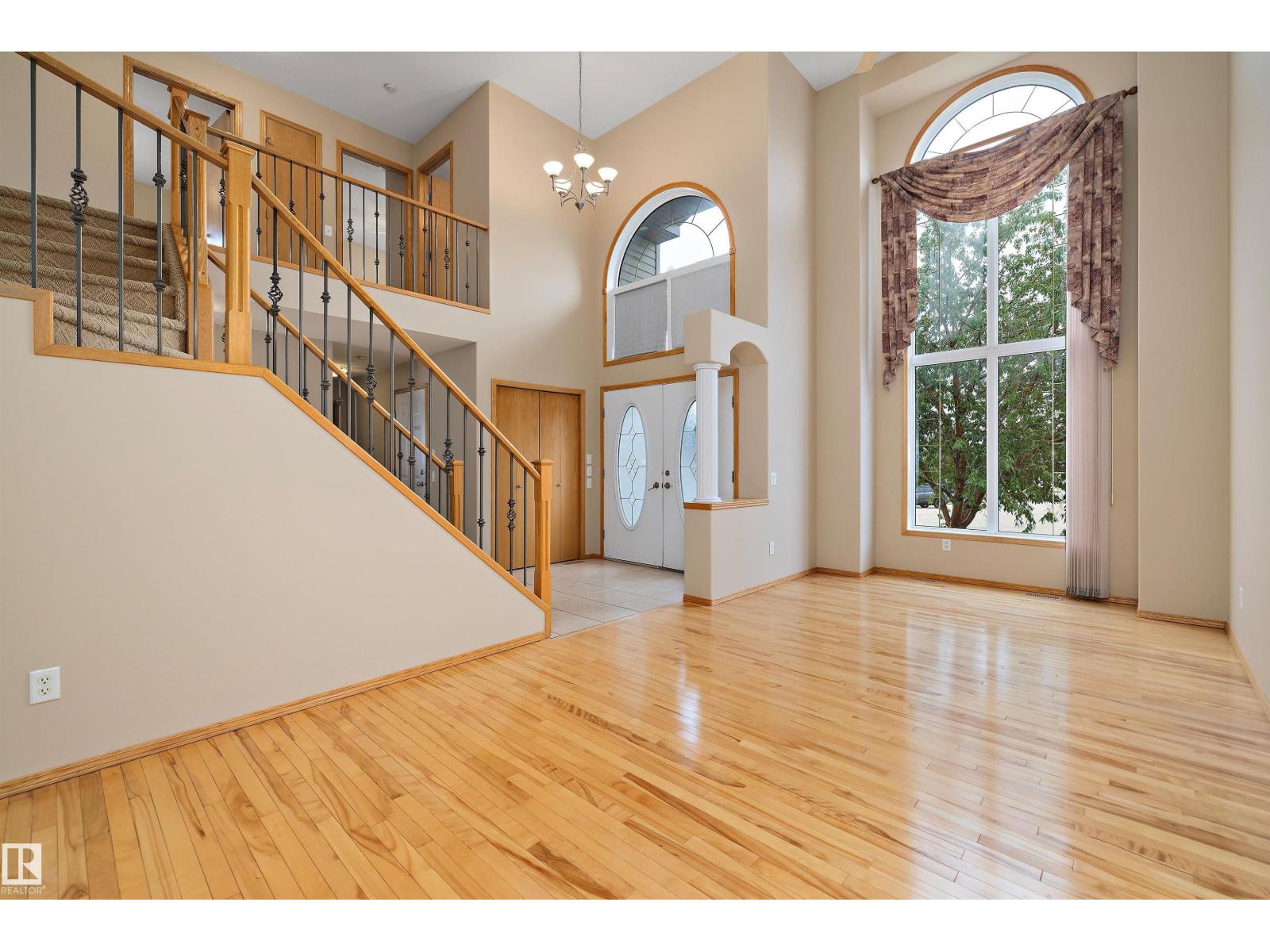 Photo 11 of 16227 84 St Nw, Edmonton AB
