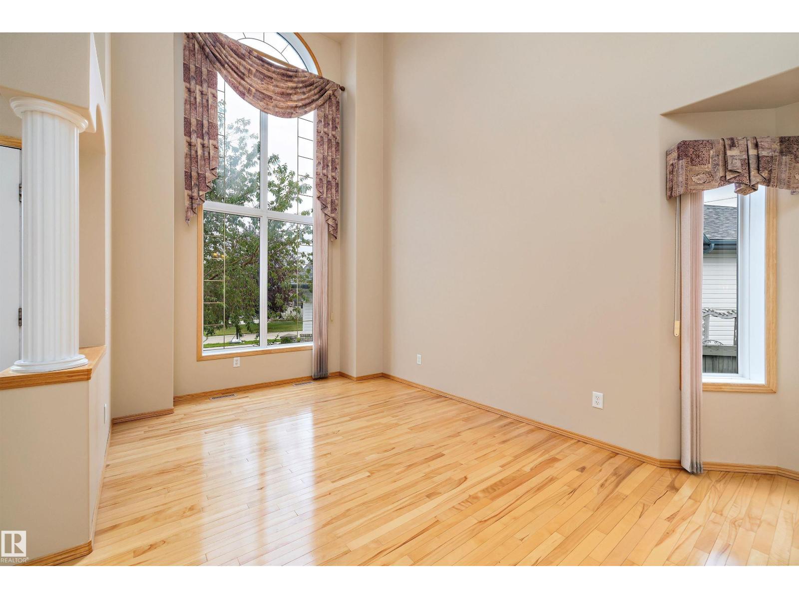 Photo 8 of 16227 84 St Nw, Edmonton AB