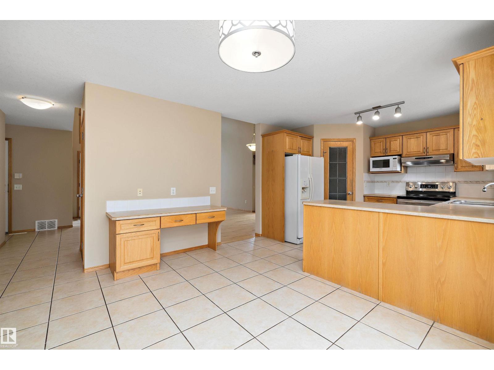 Photo 19 of 16227 84 St Nw, Edmonton AB