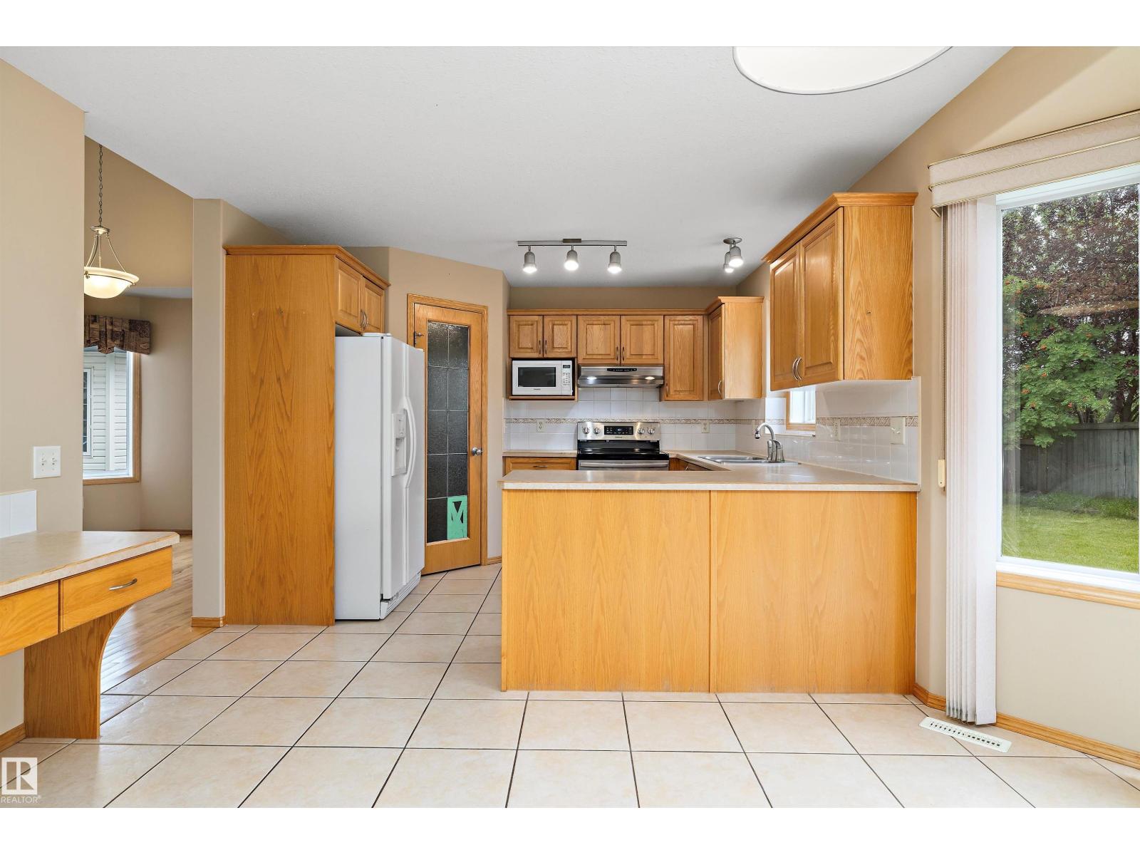 Photo 21 of 16227 84 St Nw, Edmonton AB