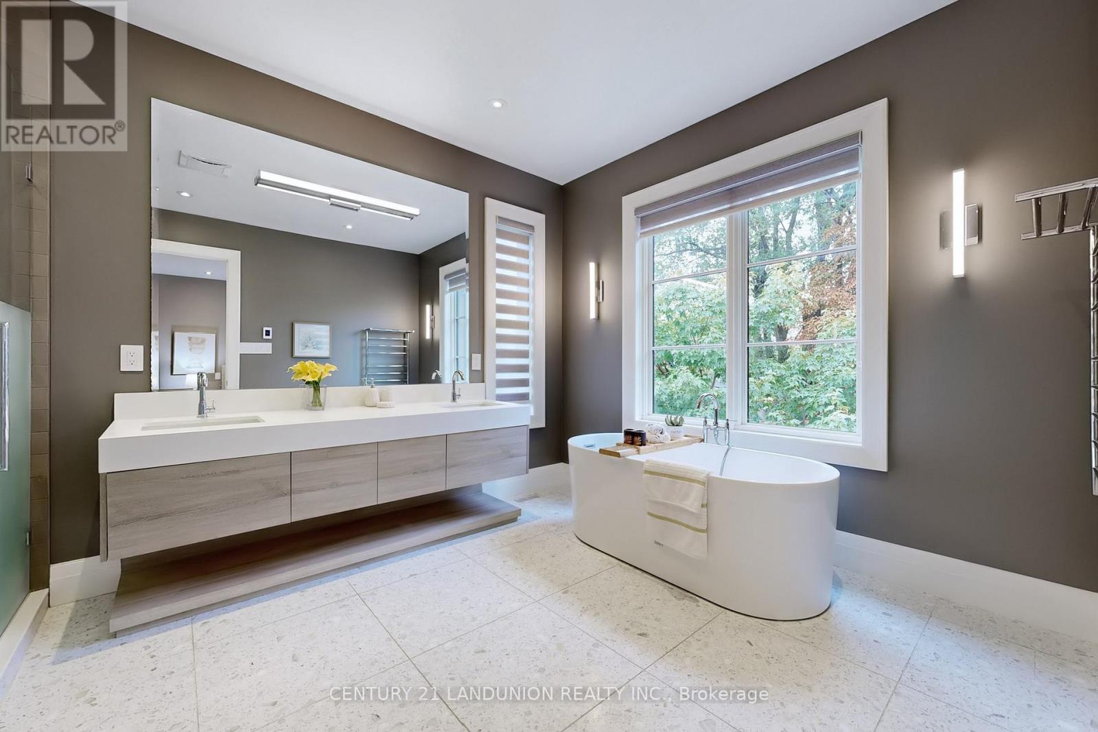 Photo 35 of 46 Elmsthorpe Avenue, Toronto ON