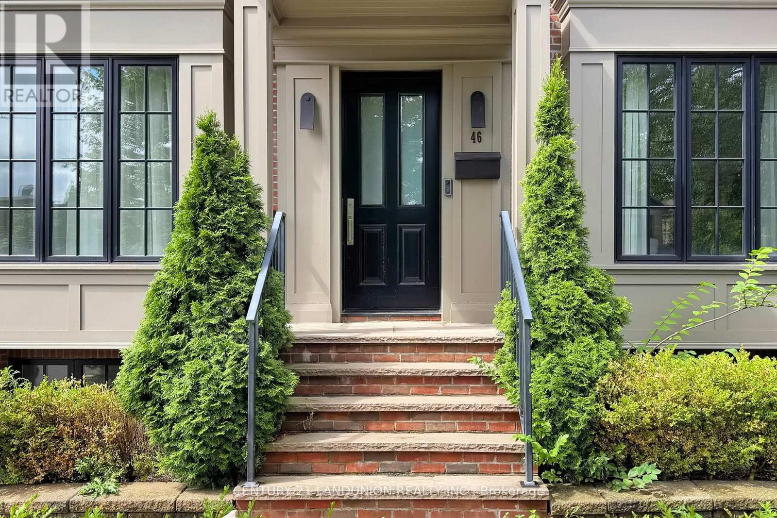 Photo 1 of 46 Elmsthorpe Avenue, Toronto ON