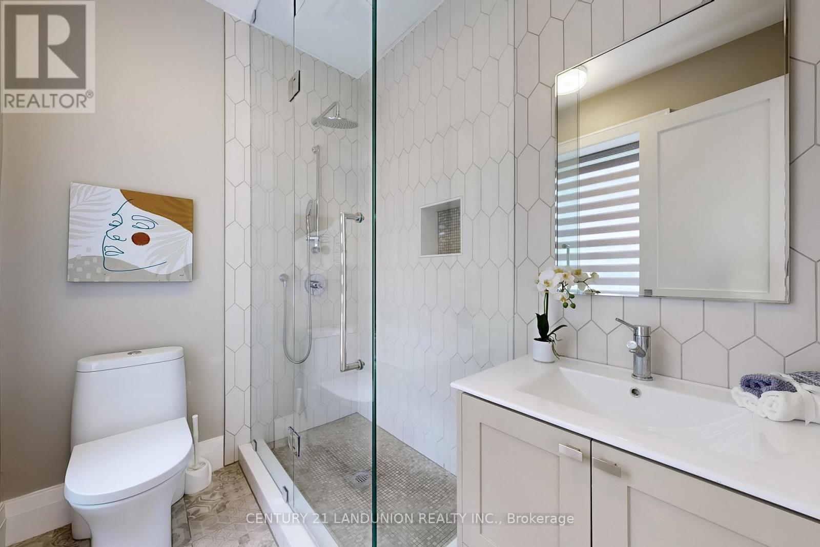 Photo 26 of 46 Elmsthorpe Avenue, Toronto ON