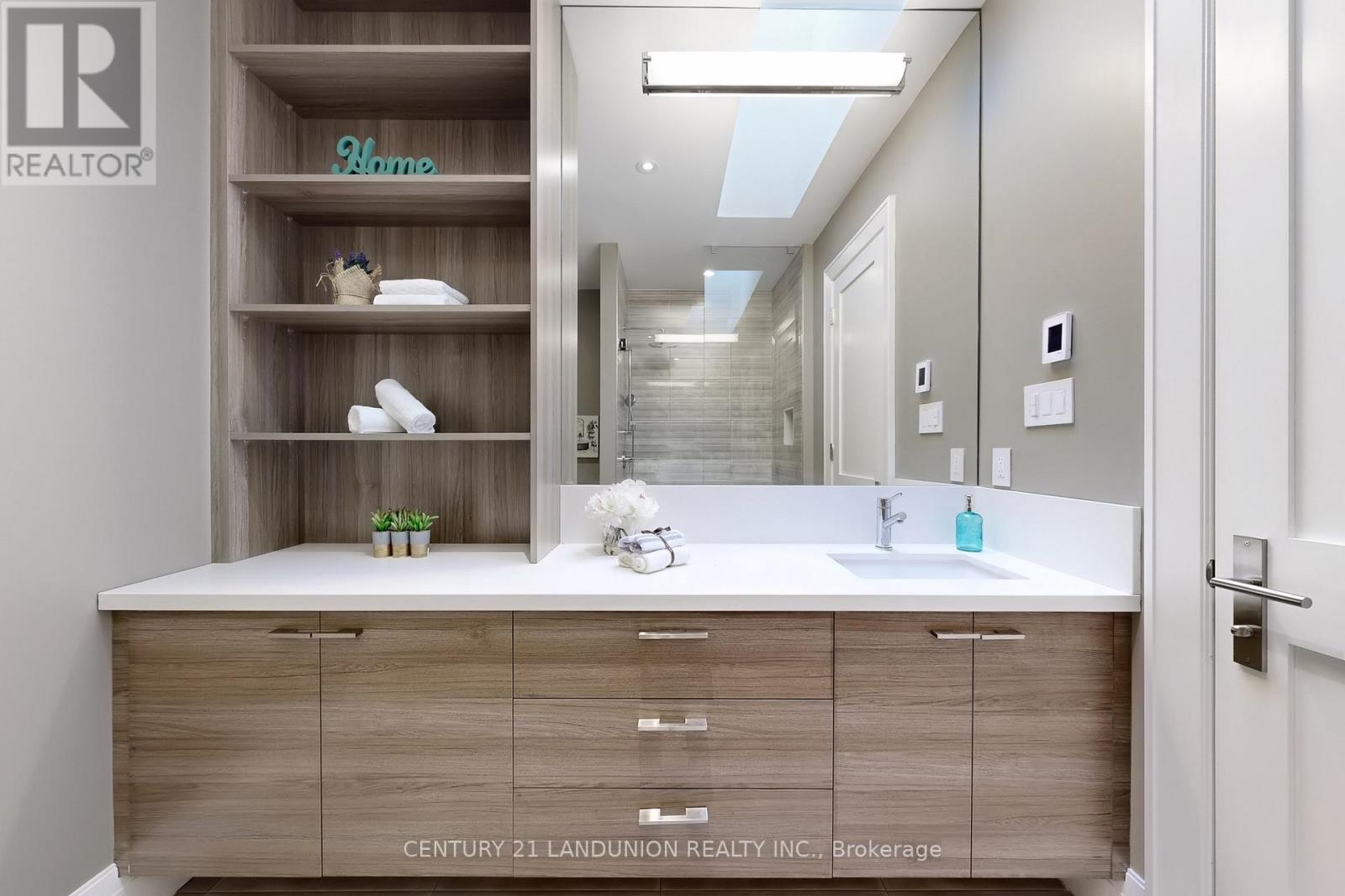 Photo 19 of 46 Elmsthorpe Avenue, Toronto ON
