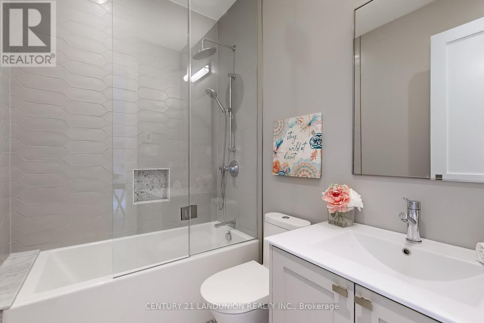 Photo 9 of 46 Elmsthorpe Avenue, Toronto ON