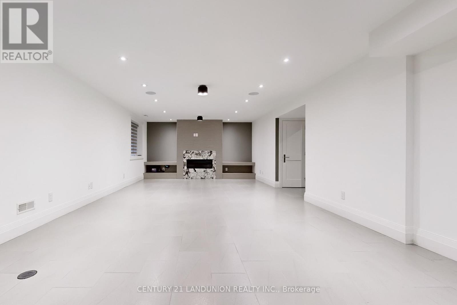 Photo 5 of 46 Elmsthorpe Avenue, Toronto ON