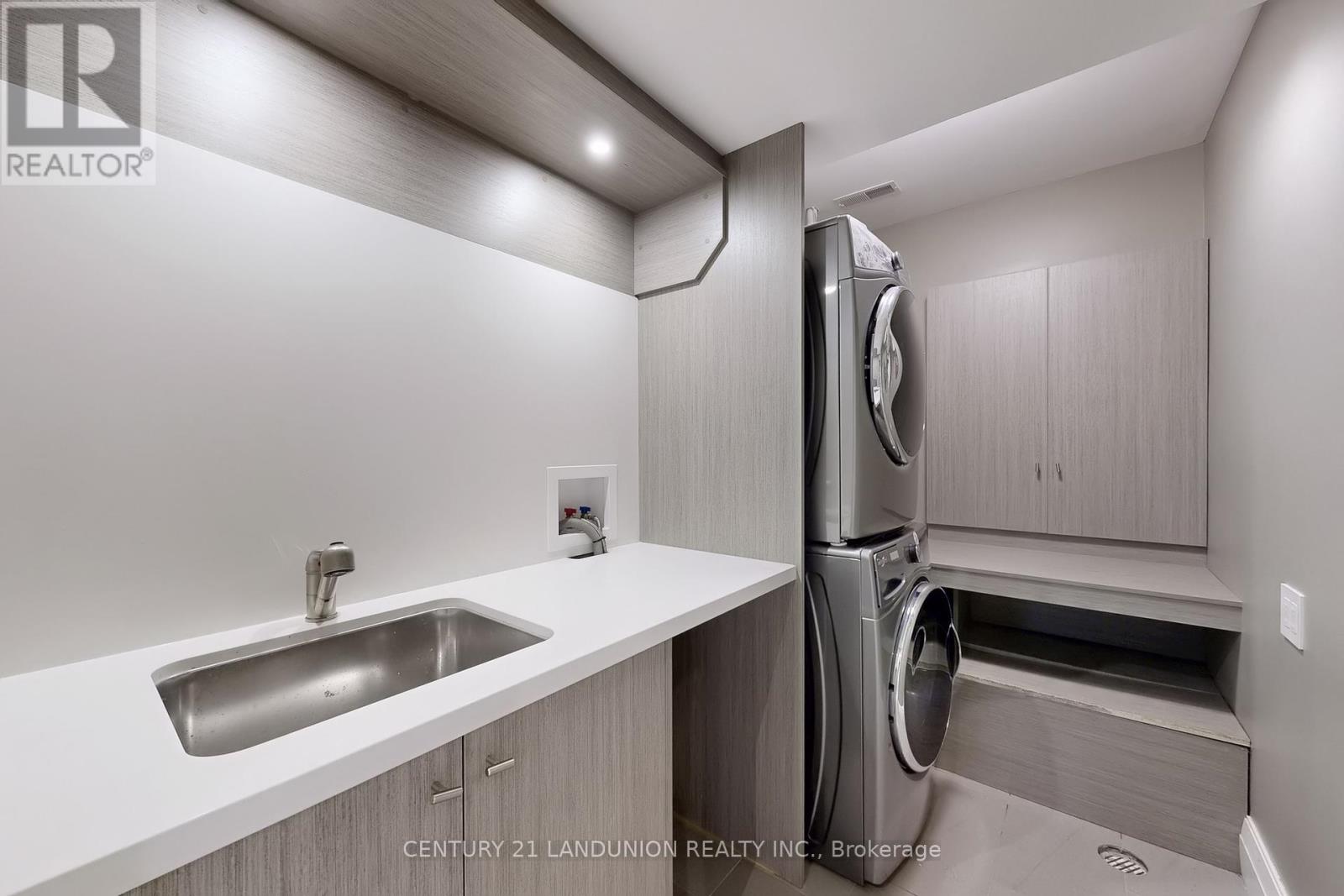 Photo 4 of 46 Elmsthorpe Avenue, Toronto ON