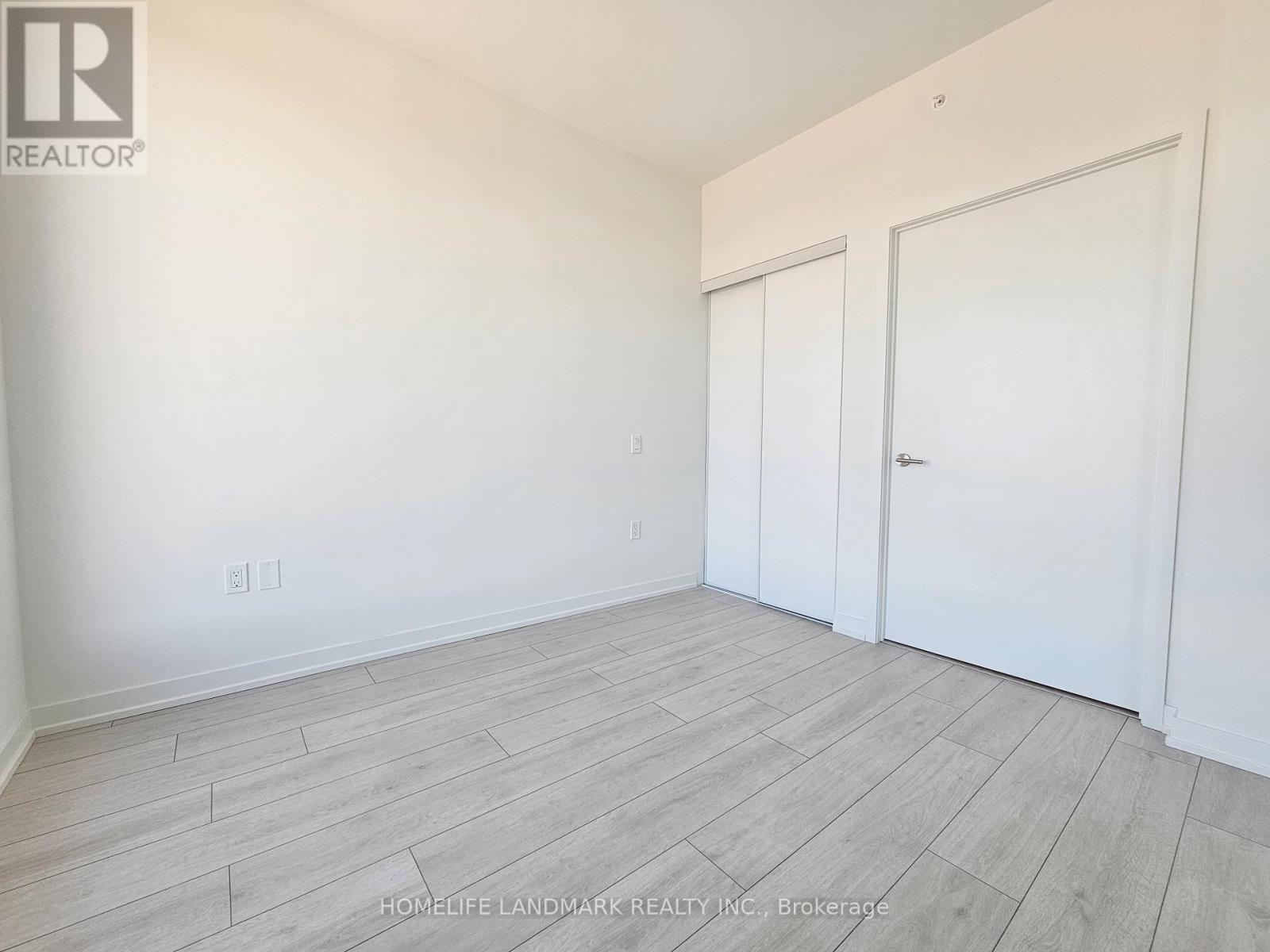 Photo 2 of 3006 39 Mary Street, Barrie ON