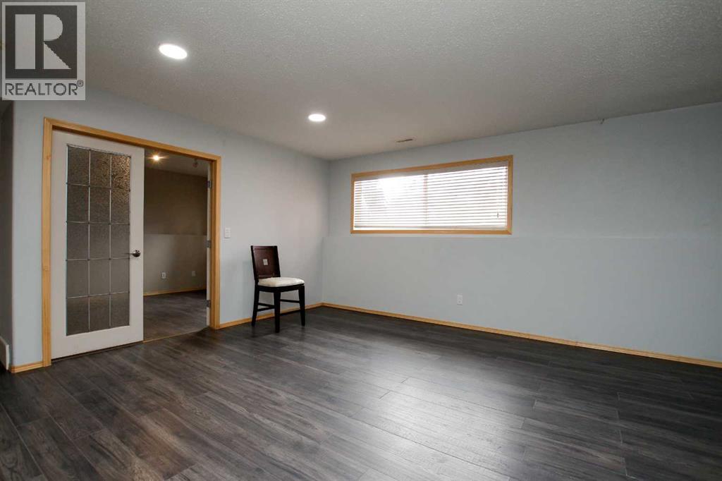 Photo 7 of 43 Lindman Close, Sylvan Lake AB