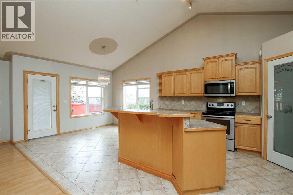 Photo 1 of 43 Lindman Close, Sylvan Lake AB