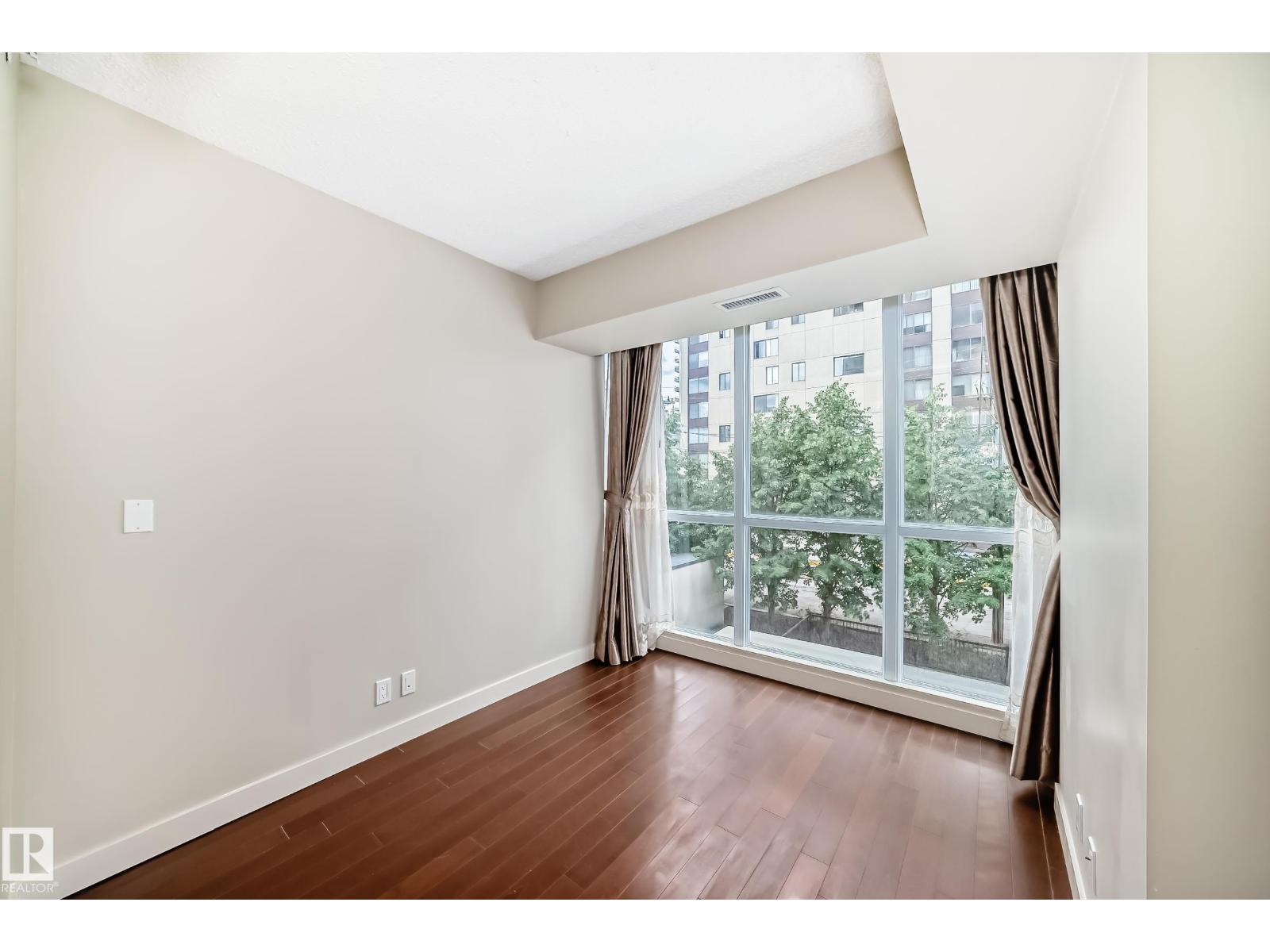 Photo 18 of 203 10046 117 St Nw, Edmonton AB