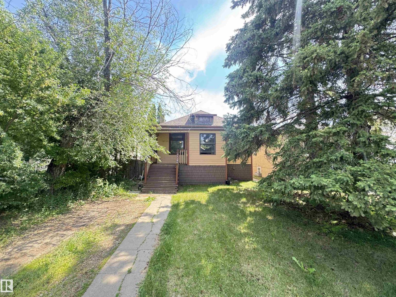 Photo 11 of 10719 74 Av Nw, Edmonton AB