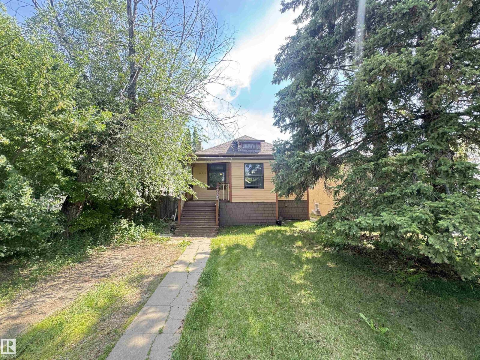 Photo 1 of 10719 74 Av Nw, Edmonton AB