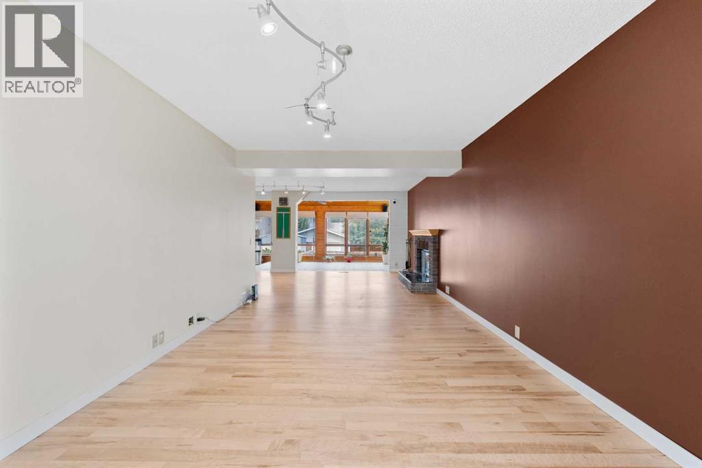 Single Family House for Sale in  Scenic Way NW Scenic Acres Calgary 
