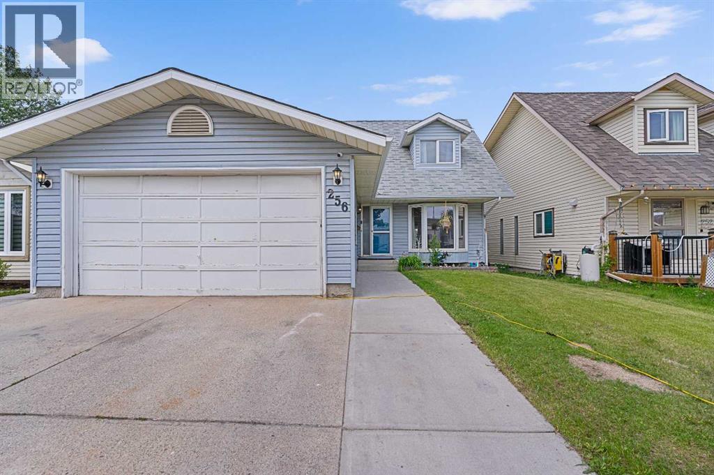 Single Family House for Sale in  Scenic Way NW Scenic Acres Calgary 