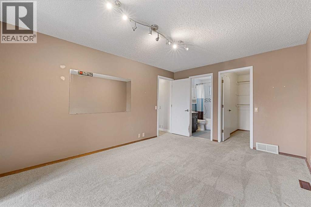 Single Family House for Sale in  Scenic Way NW Scenic Acres Calgary 