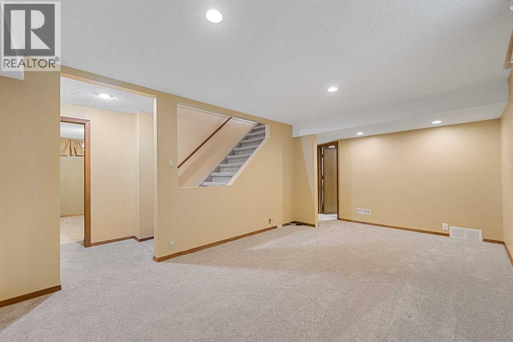 Single Family House for Sale in  Scenic Way NW Scenic Acres Calgary 