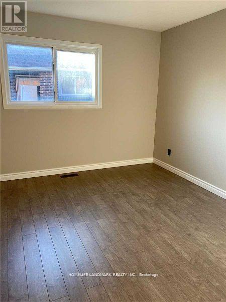 Photo 5 of Upper 120 Micmac Crescent, Toronto ON