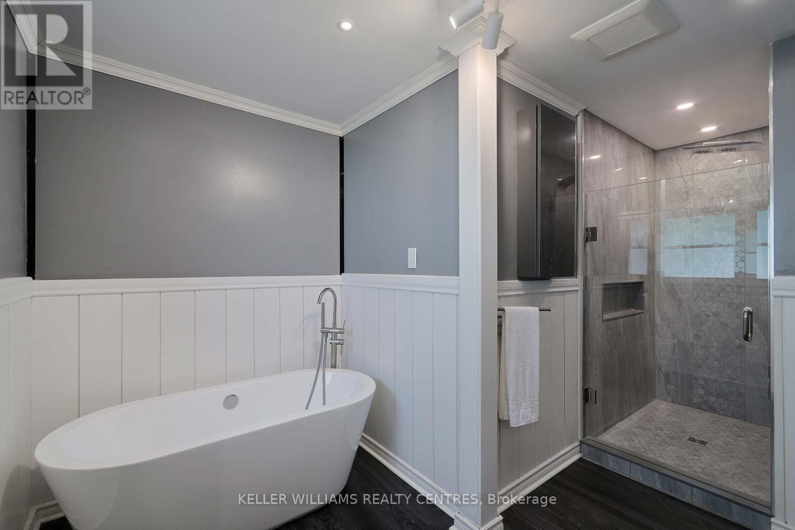 Photo 13 of 900 Henry Street, Whitby ON