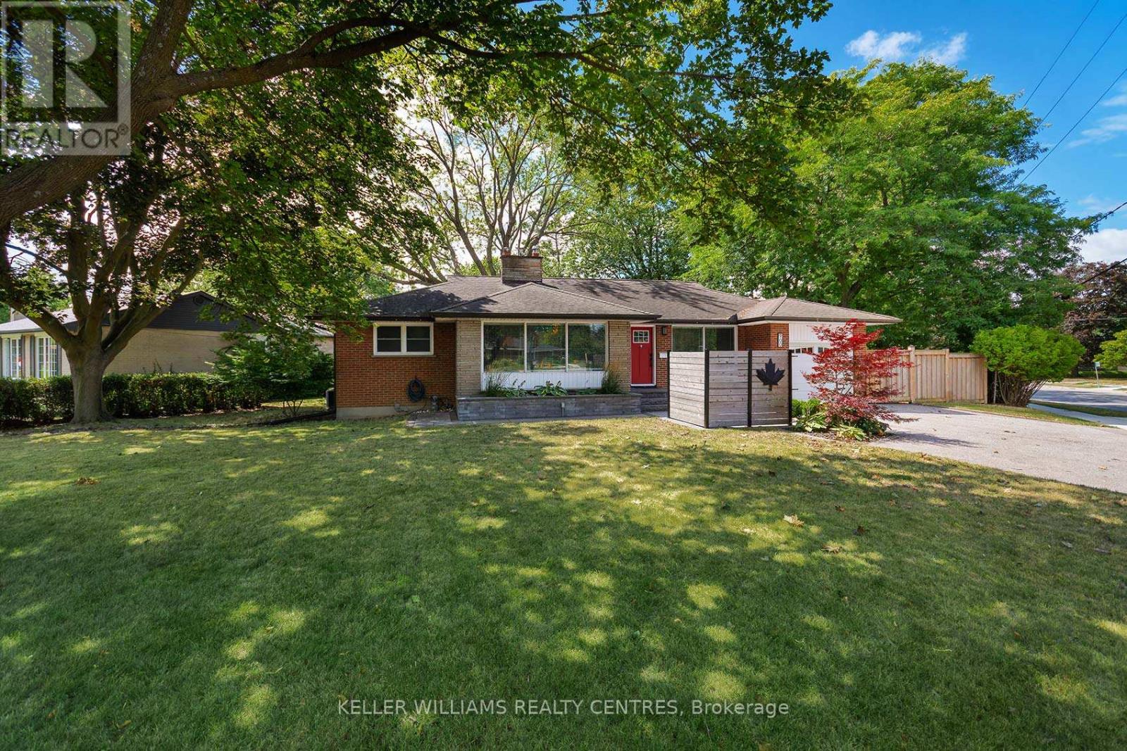 Photo 2 of 900 Henry Street, Whitby ON