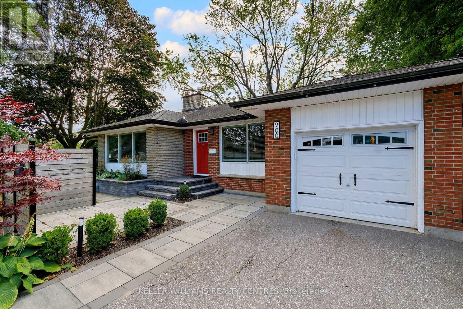 Photo 3 of 900 Henry Street, Whitby ON
