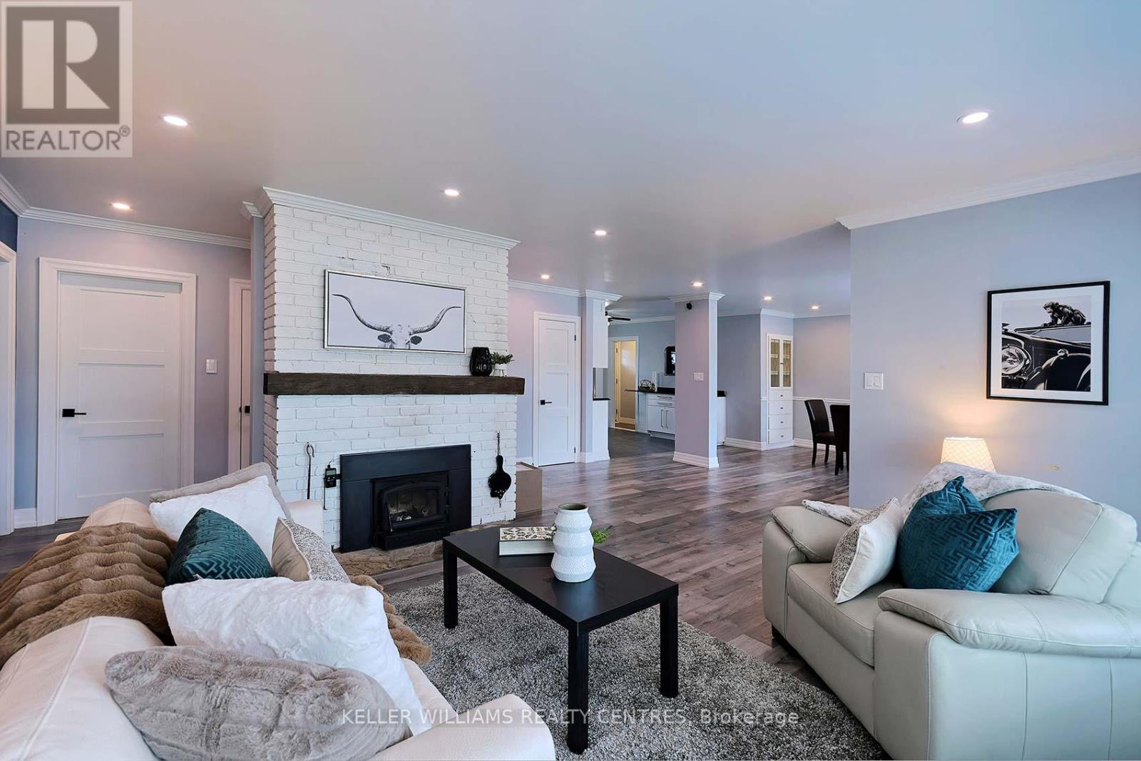 Photo 4 of 900 Henry Street, Whitby ON